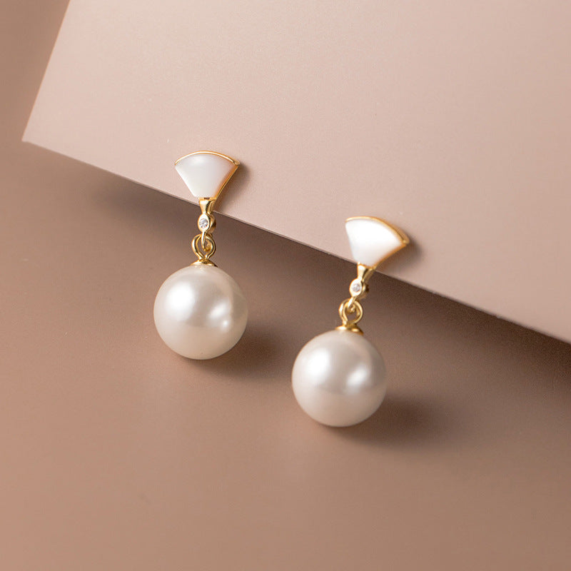 Aretes elegantes en plata con perlas