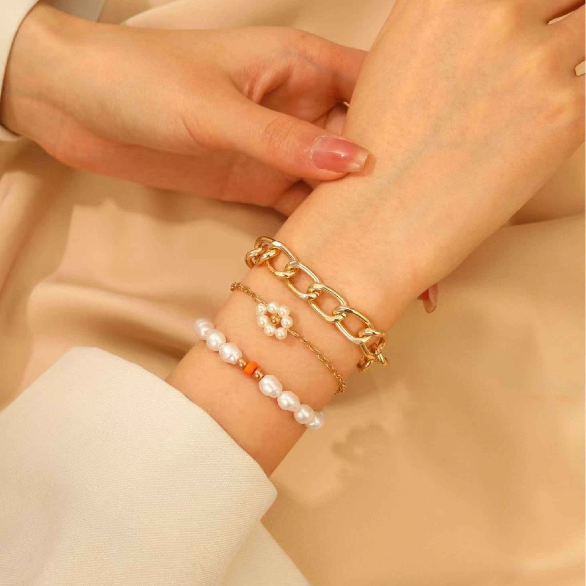 Set de pulseras de perlas con margaritas