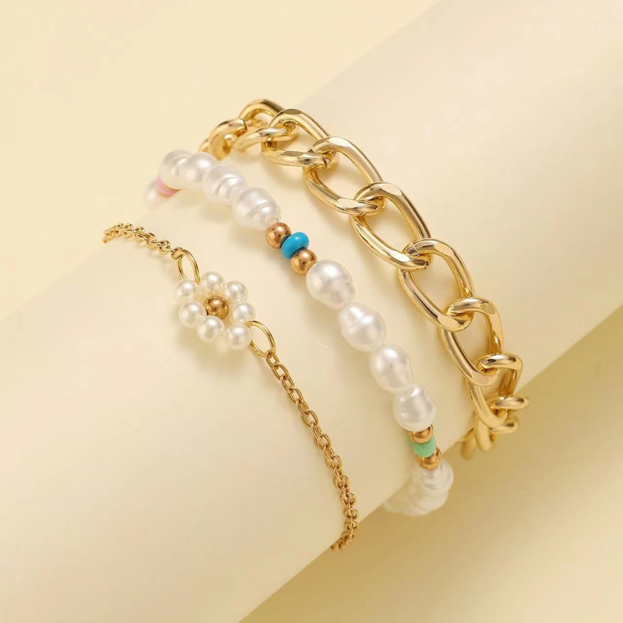 Set de pulseras de perlas con margaritas