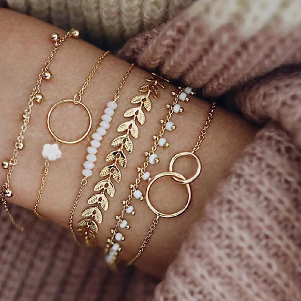 Conjunto de pulseras bohemias doradas encantadoras