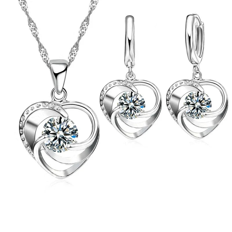 Conjunto de collar y aretes de corazón en plata esterlina