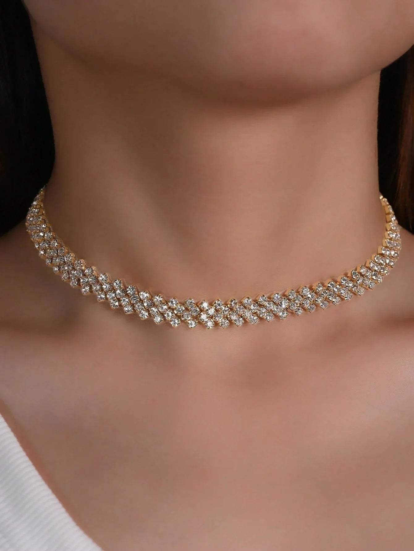 Collar gargantilla elegante con pedrería