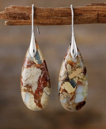 Aretes elegantes con piedra ovalada