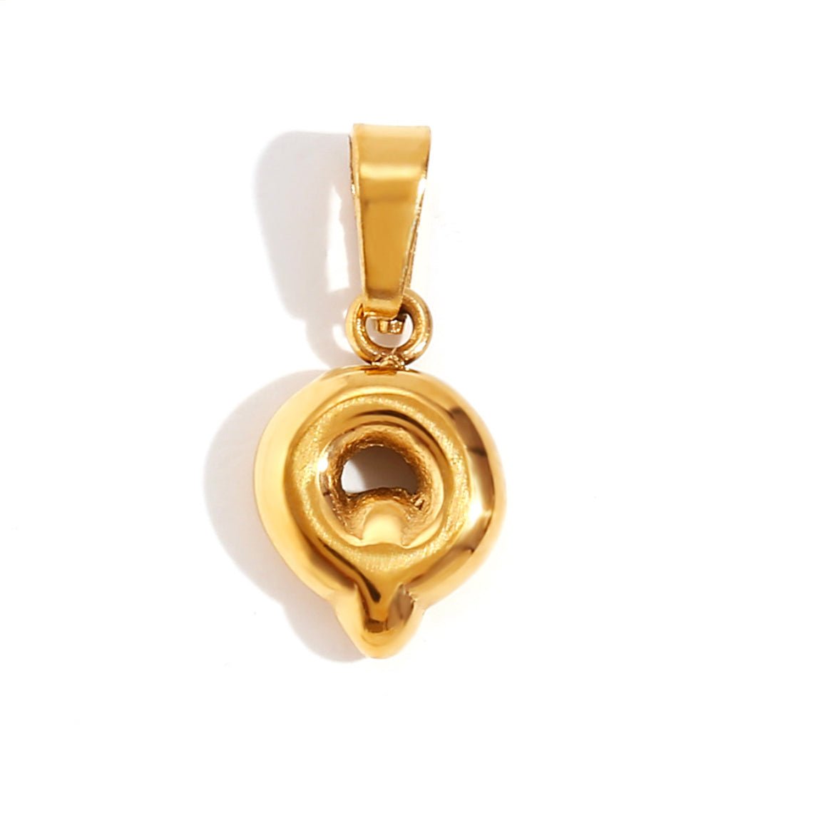 Collar elegante con letra estilo burbuja
