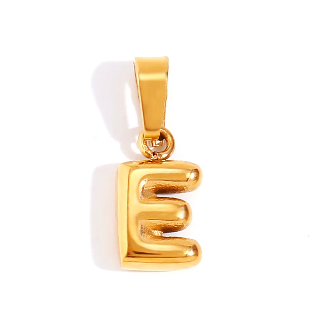 Collar elegante con letra estilo burbuja
