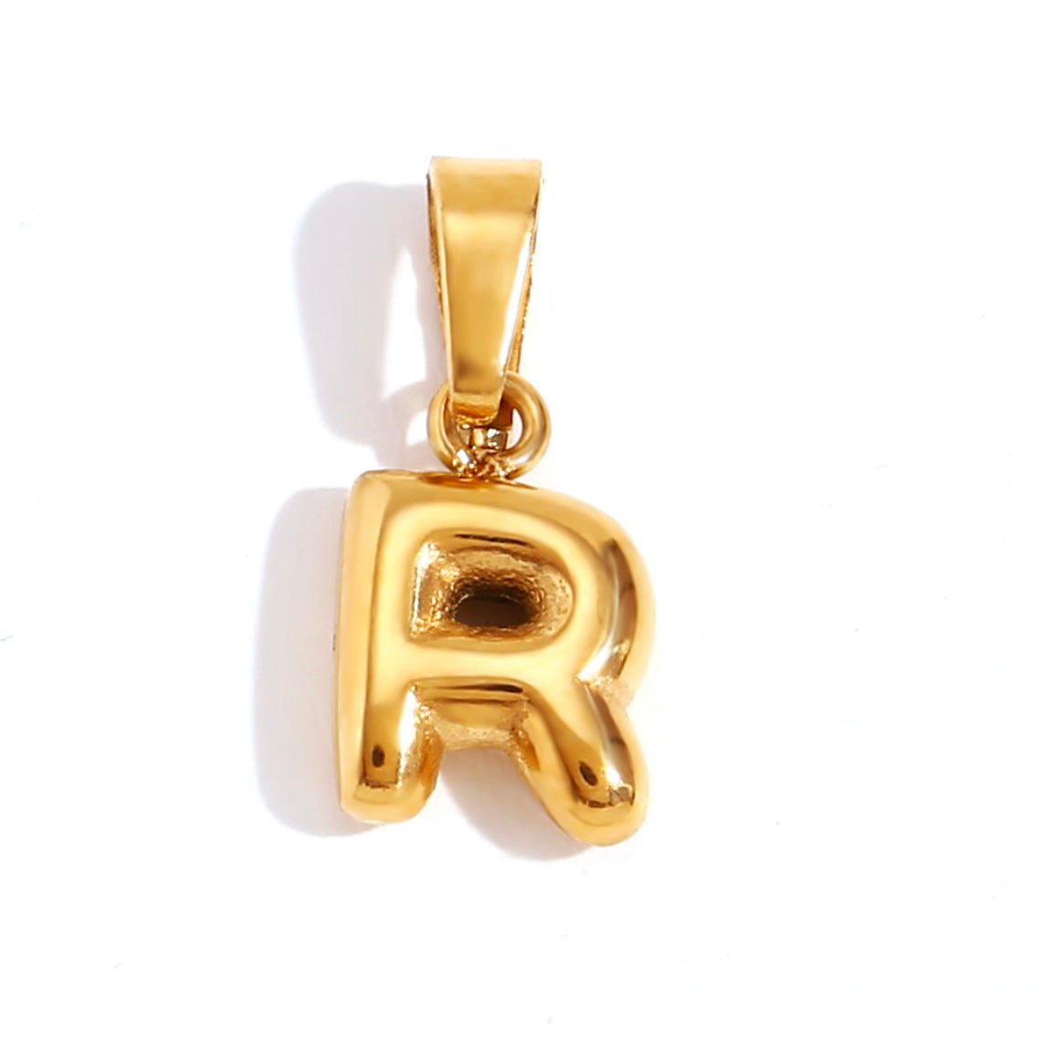 Collar elegante con letra estilo burbuja