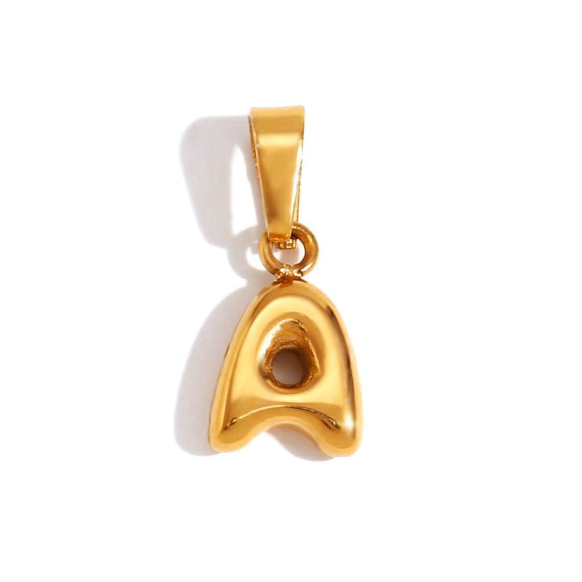 Collar elegante con letra estilo burbuja
