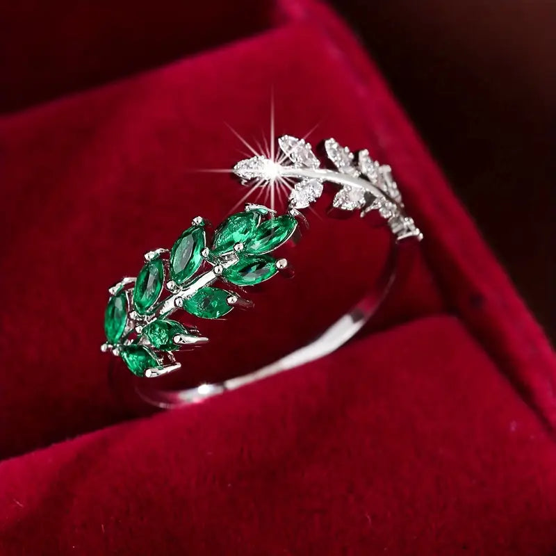 Anillo de hoja verde de inspiración antigua