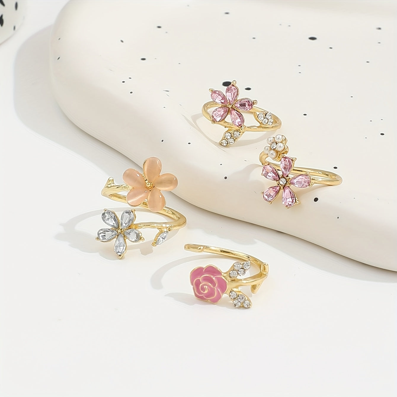 Conjunto de anillos de aleación con pedrería y perlas