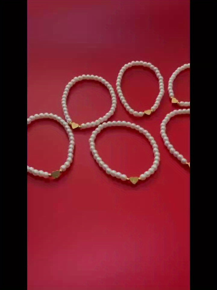 Pulsera chic con inicial A-Z y corazón