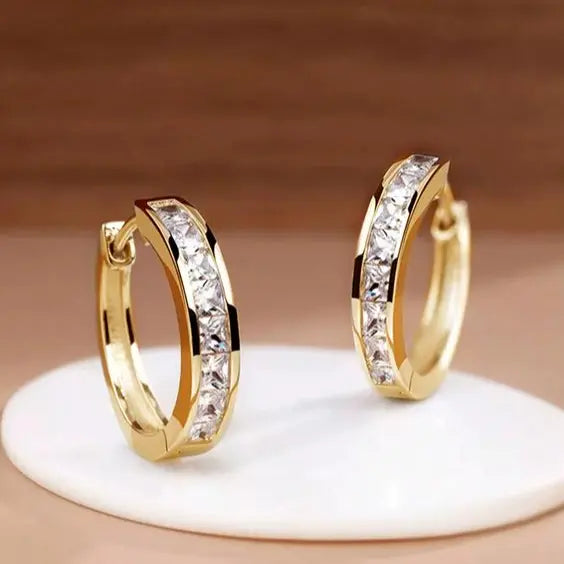 Aretes de aro elegantes dorados con cristal