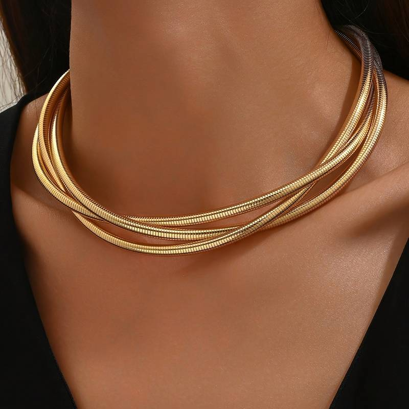 Collana dorata a strati vintage