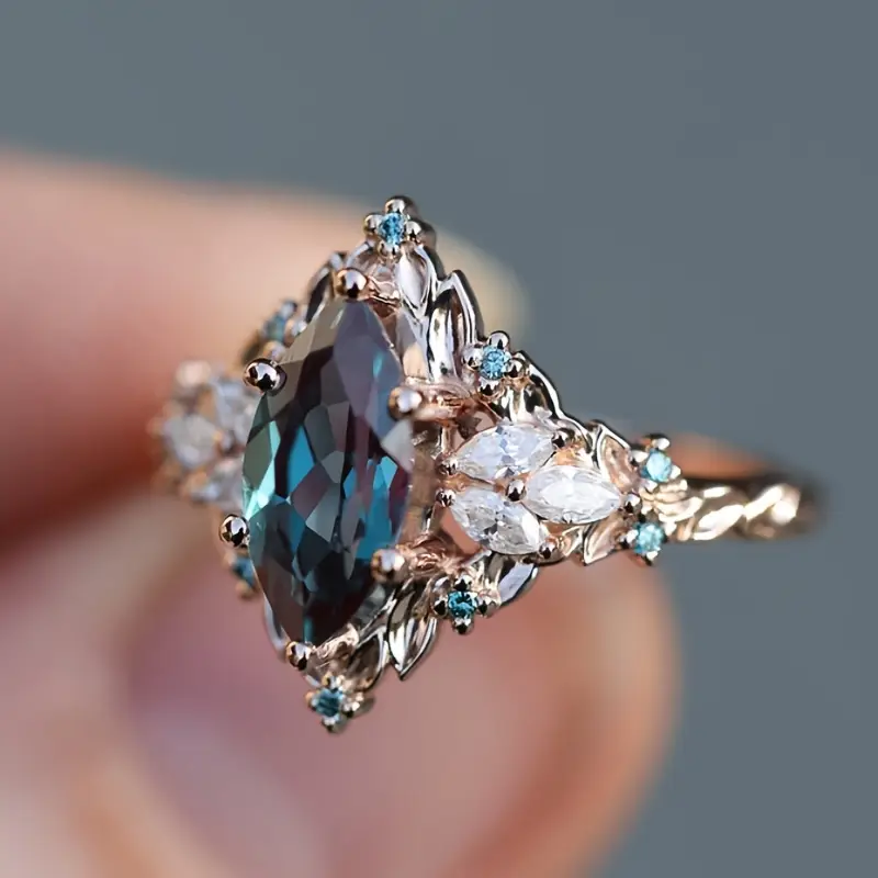 Anillo exótico con cristal azul
