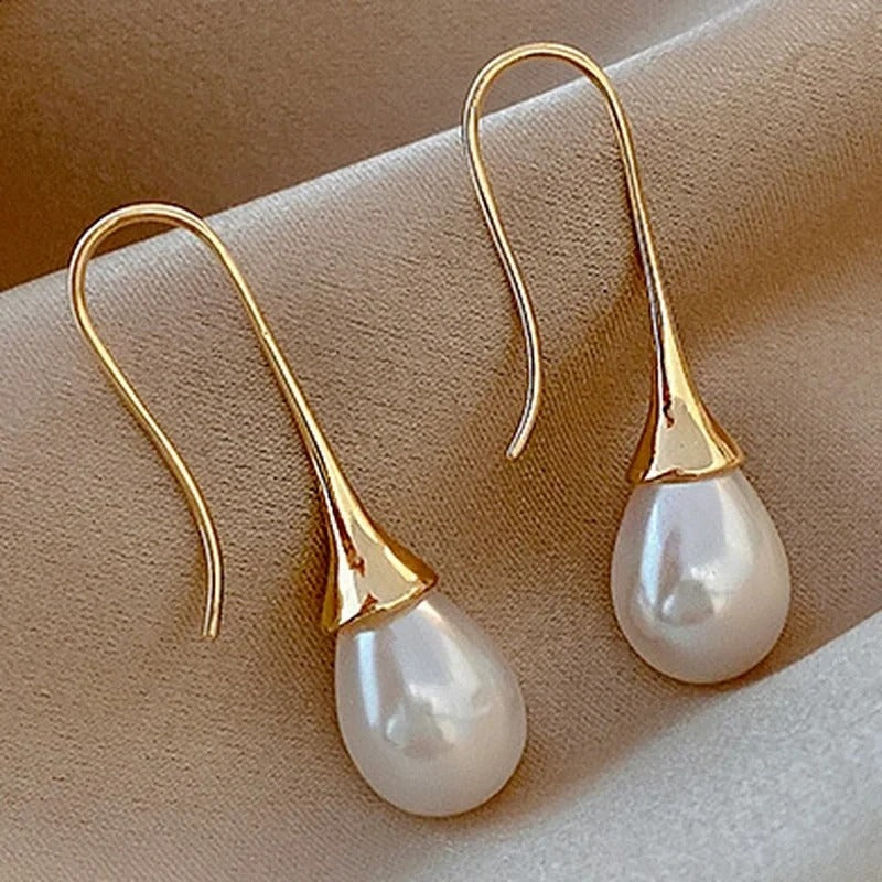 Pendientes clásicos Helena con perlas