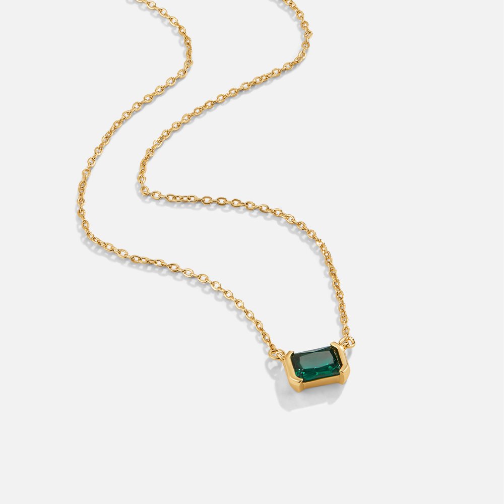 Collier délicat avec émeraude